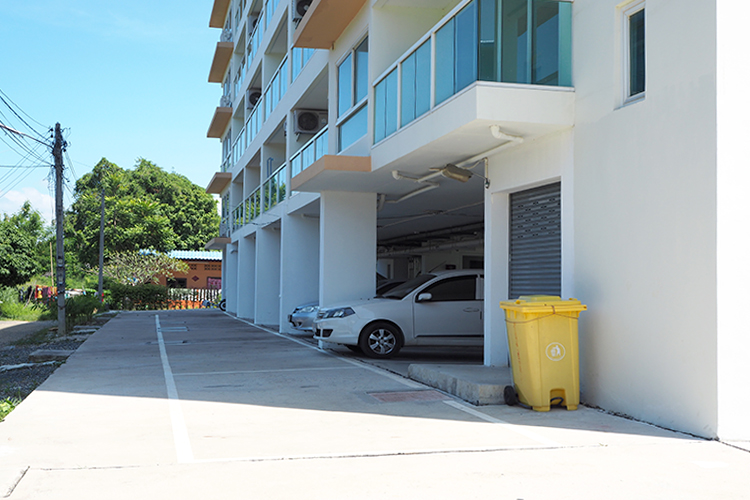 บางเสร่ บีช คอนโดมิเนียม [Bangsaray beach condo]