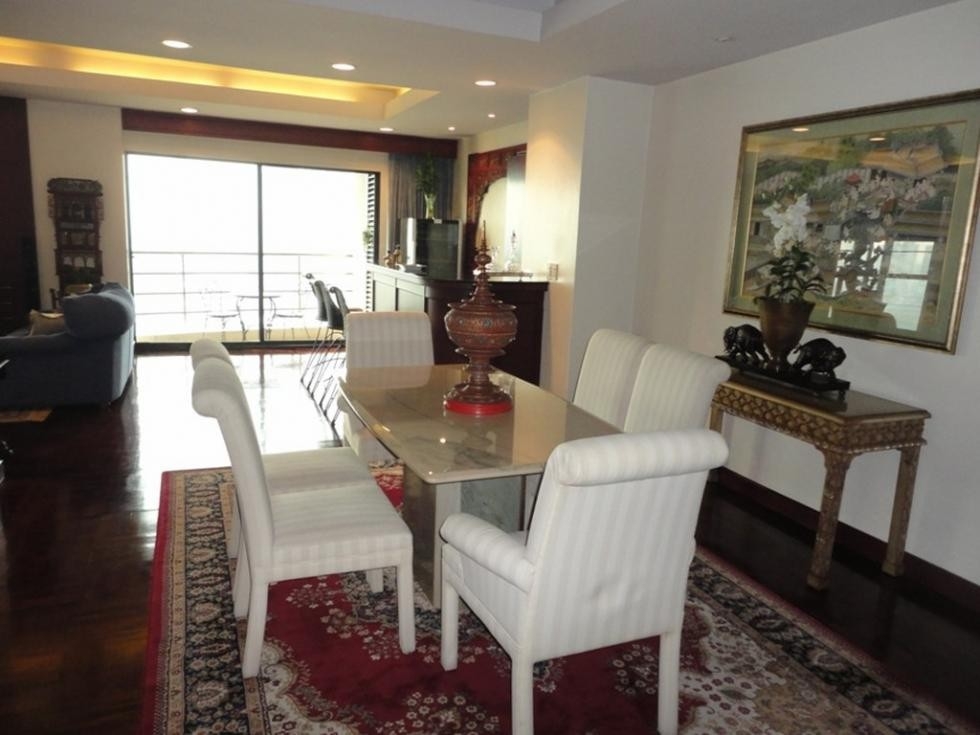 บ้านสมถวิล ราชดำริ [Baan Somthavil Ratchadamri]