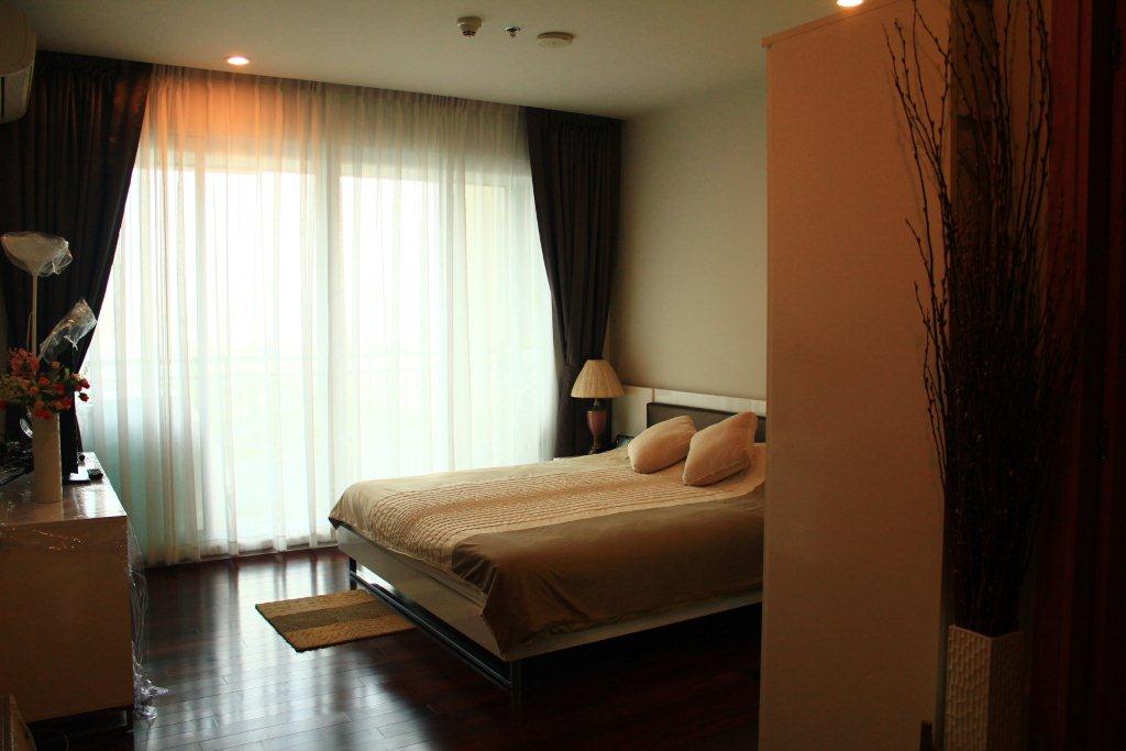 เซอร์เคิล 1 เพชรบุรี 36 [Circle 1 Petchaburi 36]