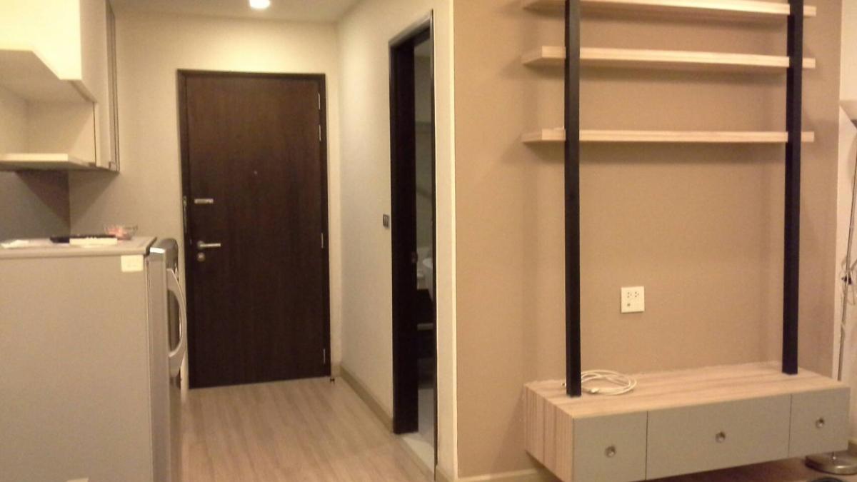 สกาย วอล์ค คอนโดมิเนียม [Sky Walk Condominium]