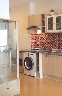 เดอะ เทรนดี้ คอนโดมิเนียม [The Trendy Condominium]