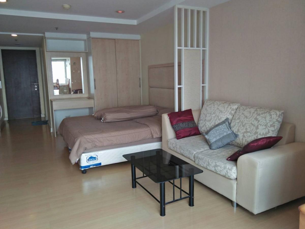 เดอะ เทรนดี้ คอนโดมิเนียม [The Trendy Condominium]