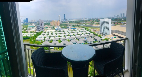 เดอะ พาร์คแลนด์ ศรีนครินทร์ เลคไซด์ [The Parkland Srinakarin Lakeside]