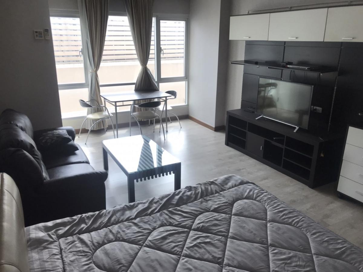 เดอะ เทรนดี้ คอนโดมิเนียม [The Trendy Condominium]