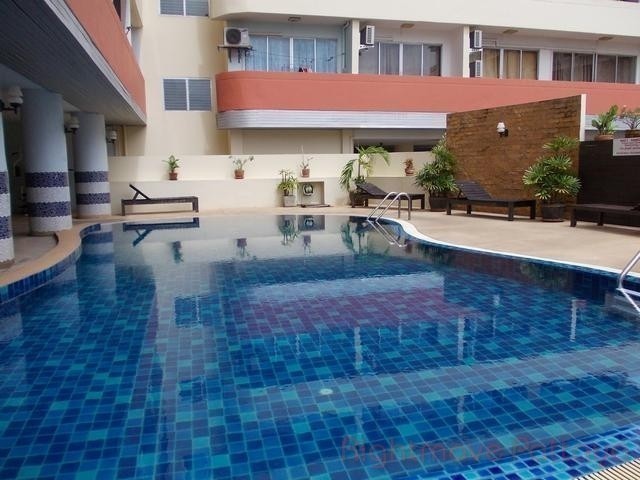 โกลเด้น พัทยา คอนโดมิเนียม [Golden Pattaya Condominium]