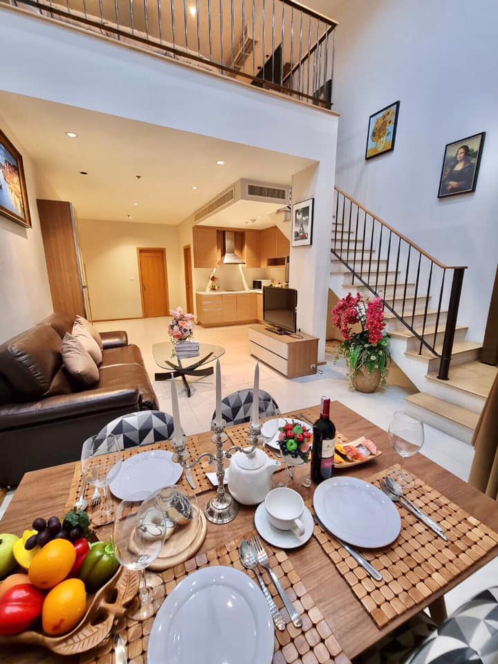 ดิ เอ็มโพริโอ เพลส [The Emporio Place]