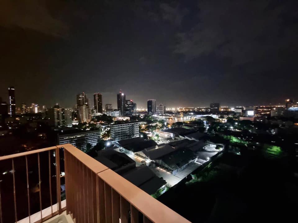 ดิ เอ็มโพริโอ เพลส [The Emporio Place]