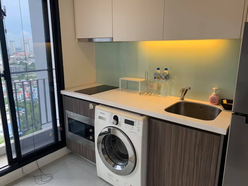 เออร์บาโน่ แอบโซลูท สาทร-ตากสิน [Urbano Absolute Sathon-Taksin]