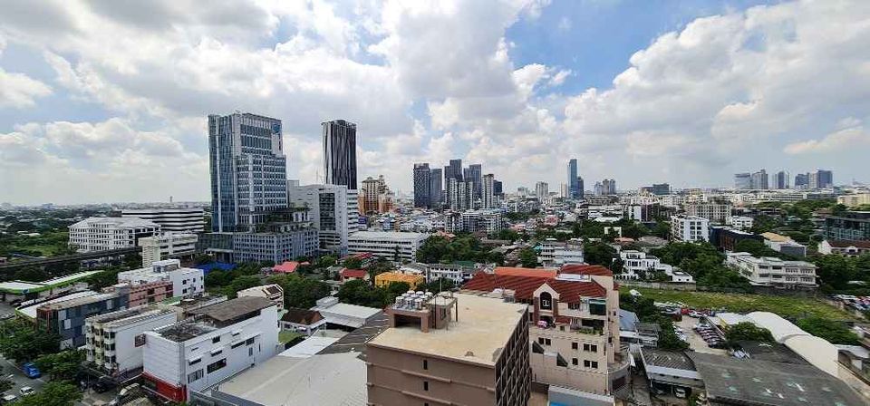 ไลฟ์ สุขุมวิท 62 [Life Sukhumvit 62]