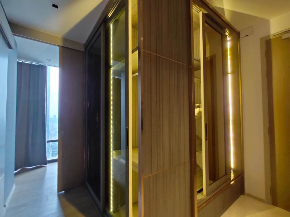 Ashton Silom