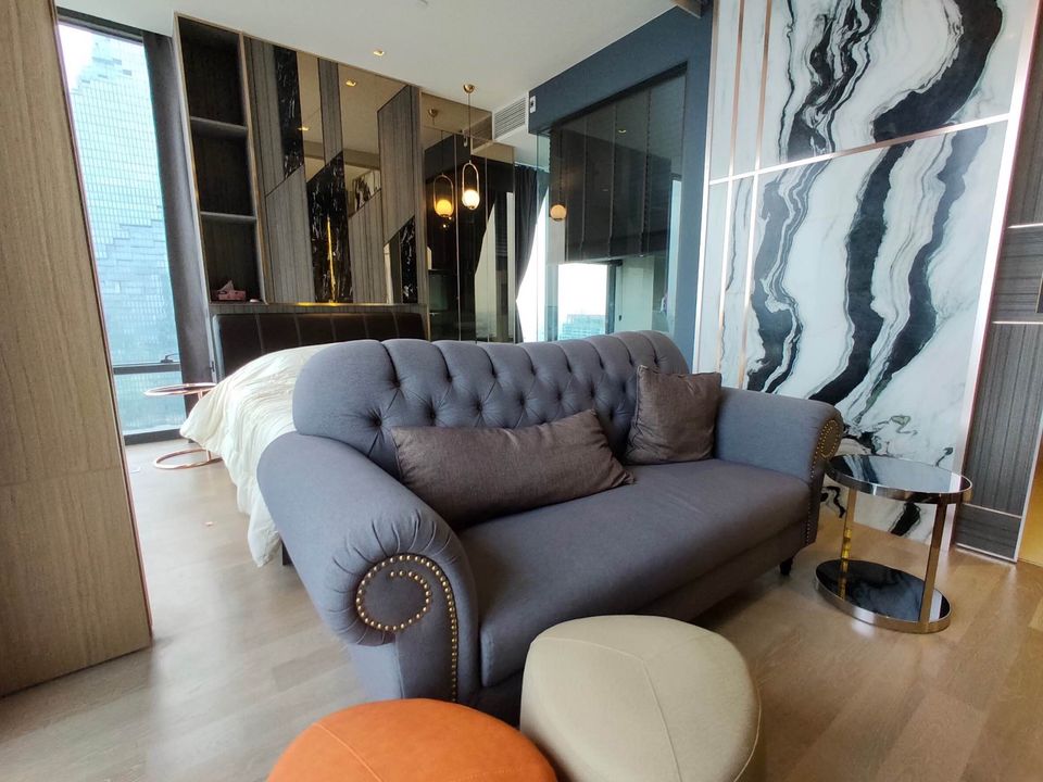 Ashton Silom