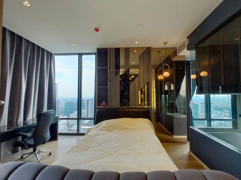 Ashton Silom