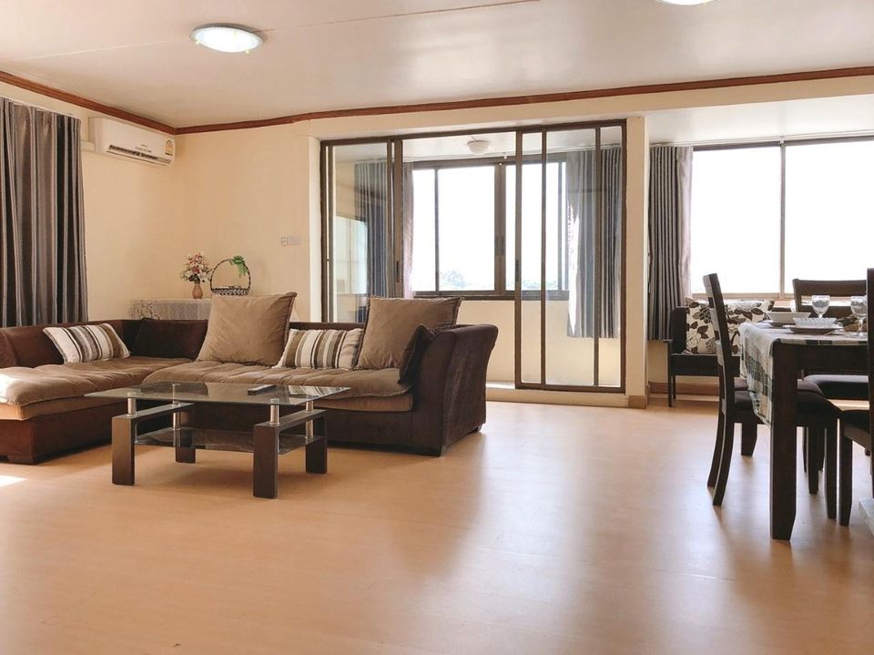 พัทยา ฮิลล์ วิลเลจ 2 [The Hill Park Condominium 2]