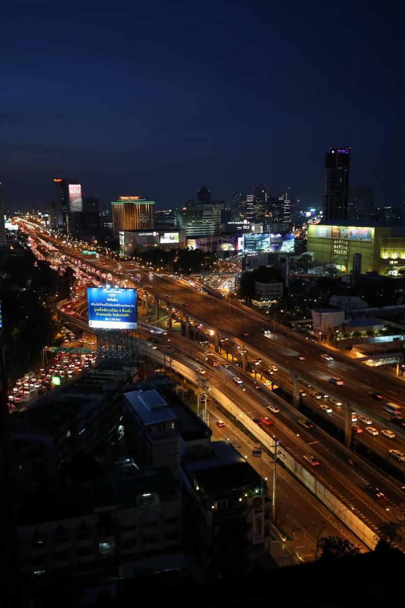 อีควิน็อกซ์ พหล-วิภา [Equinox Phahol – Vibha]