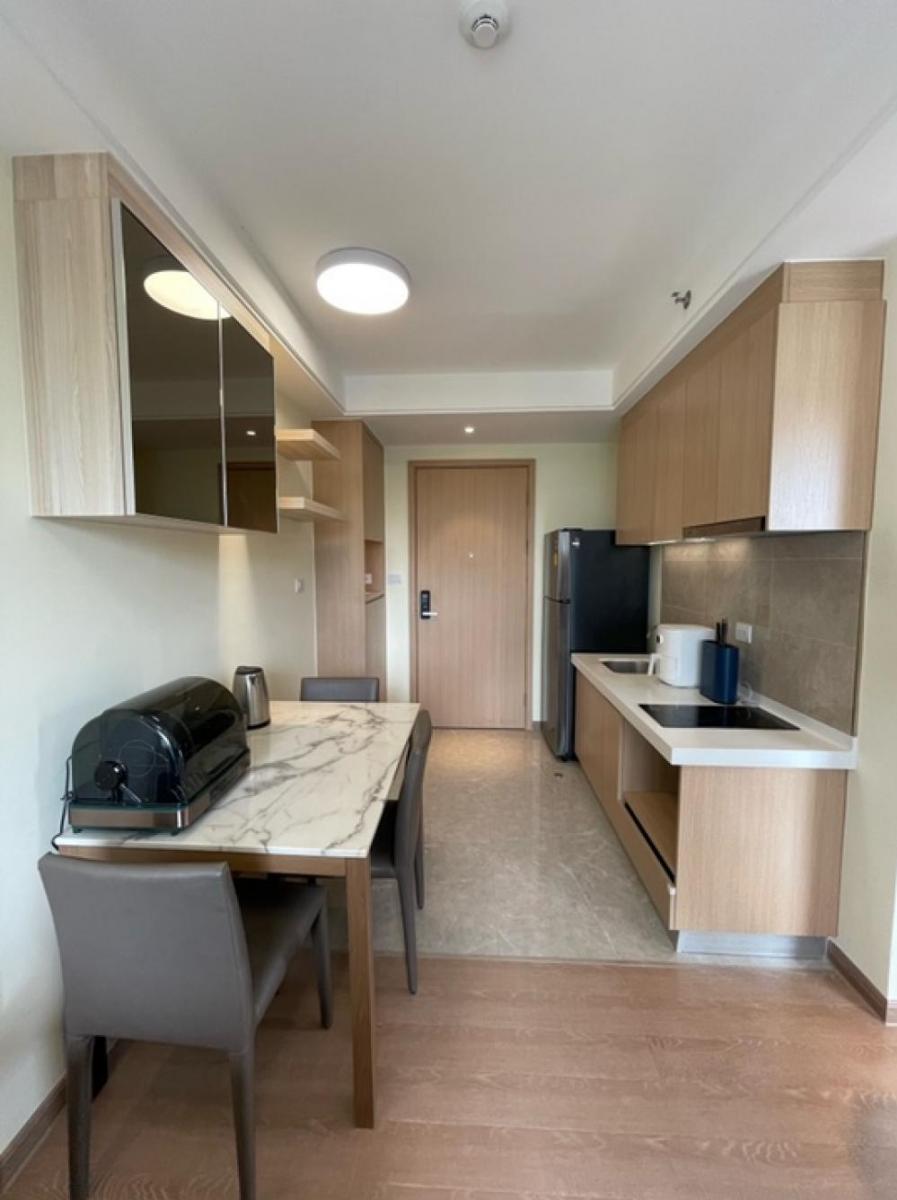 รีเกิล คอนโด [Regal Condo]