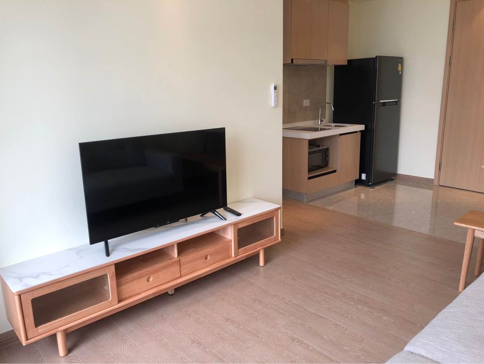 รีเกิล คอนโด [Regal Condo]