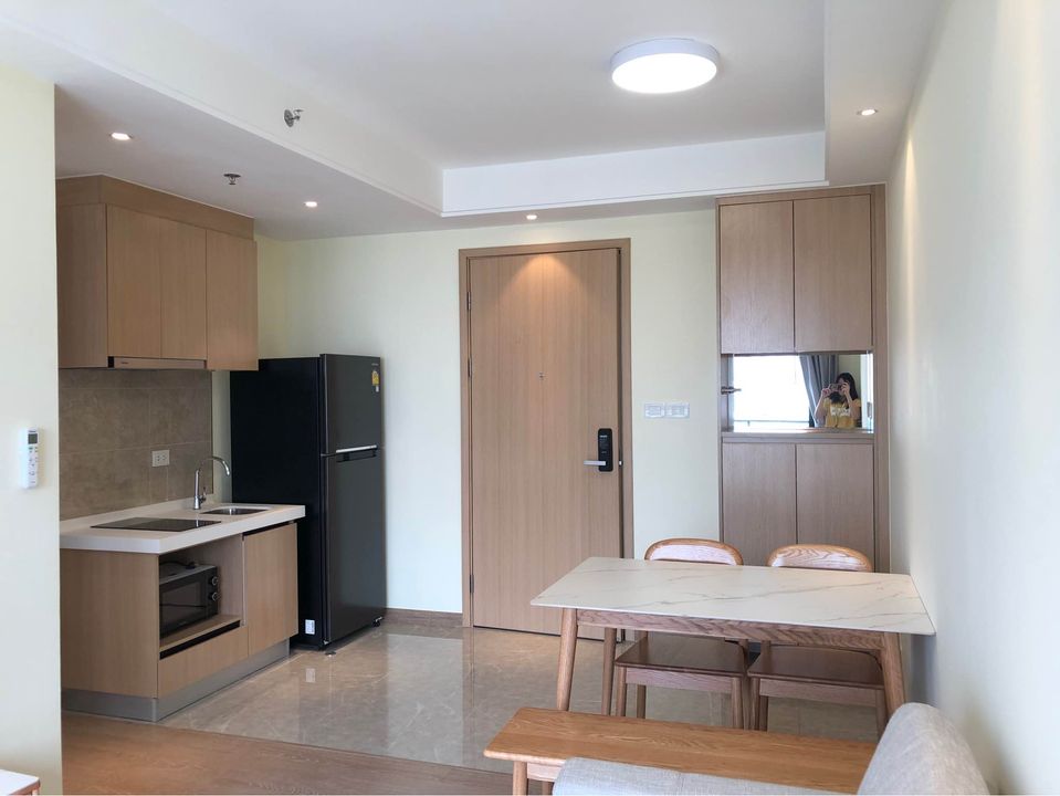 รีเกิล คอนโด [Regal Condo]
