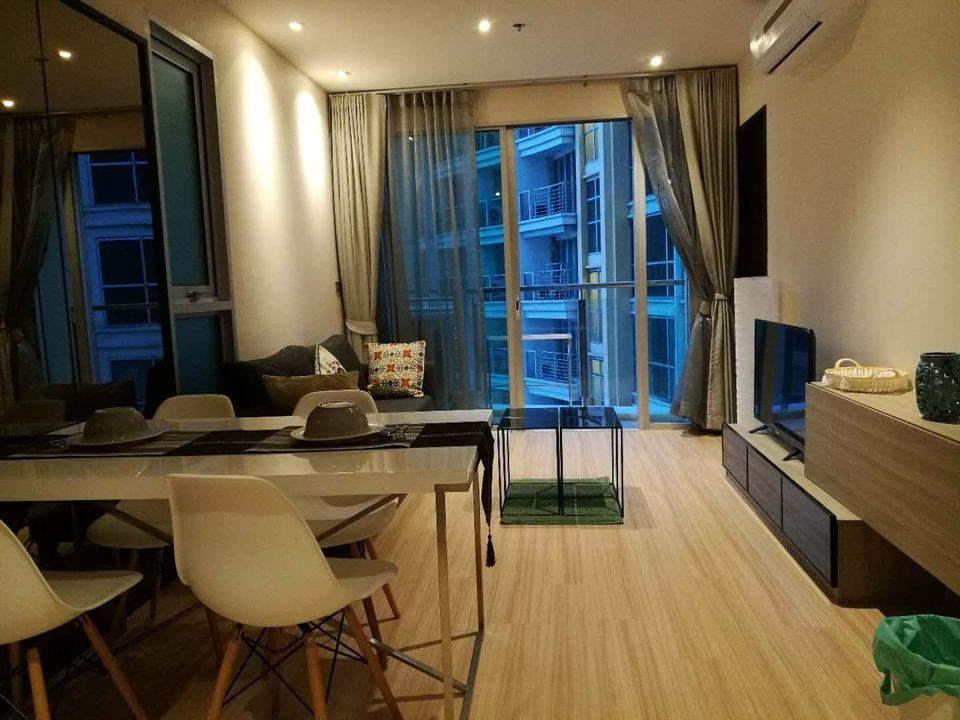 สกาย วอล์ค คอนโดมิเนียม [Sky Walk Condominium]