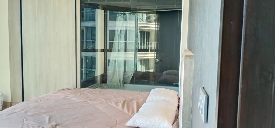 สกาย วอล์ค คอนโดมิเนียม [Sky Walk Condominium]