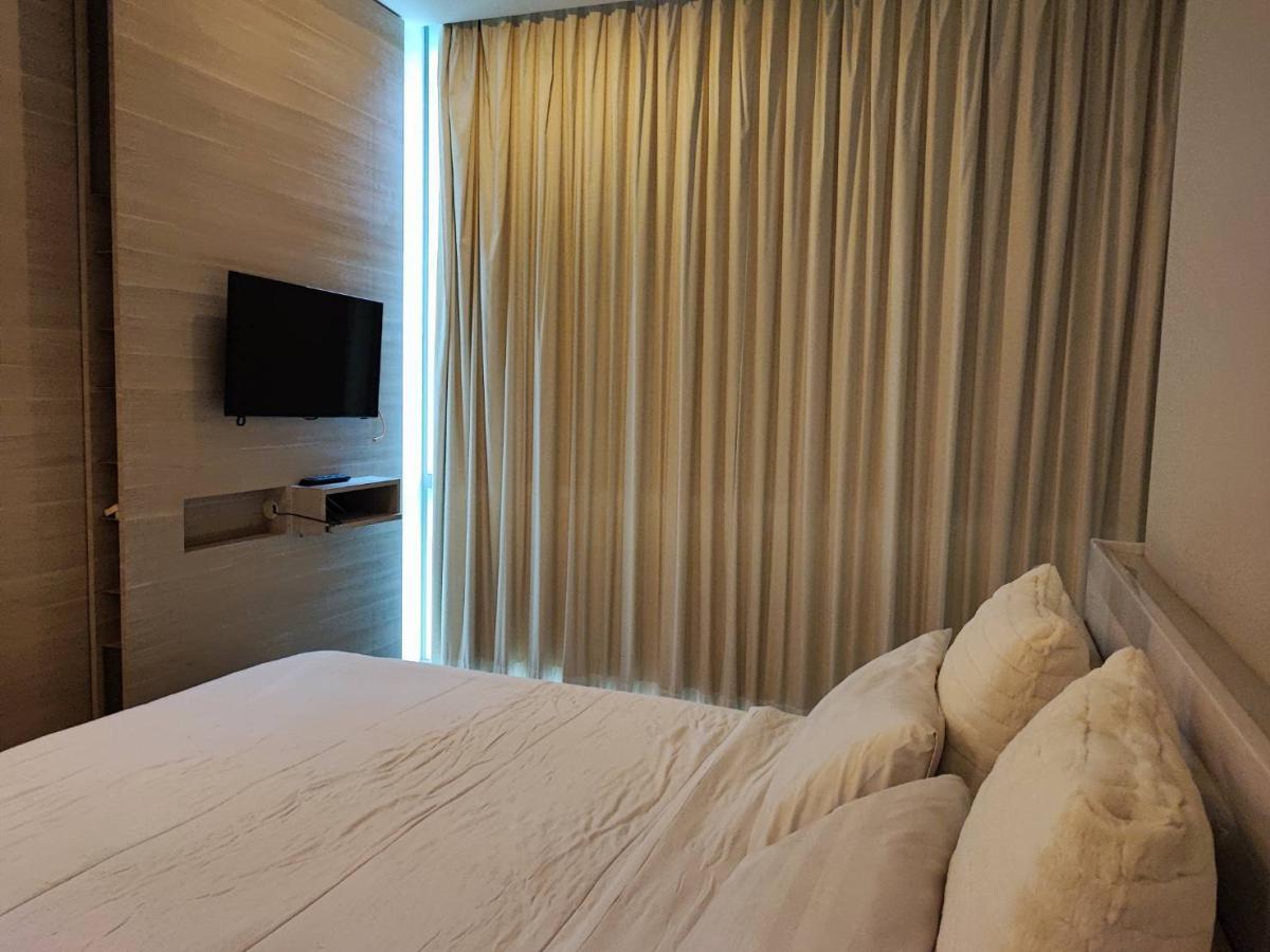 เดอะรูม สุขุมวิท 21 [The Room Sukhumvit 21]