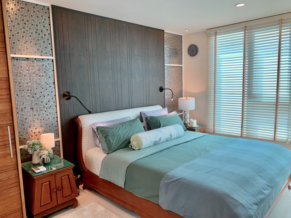 สุขุมวิท ลิฟวิ่ง ทาวน์ [Sukhumvit Living Town]
