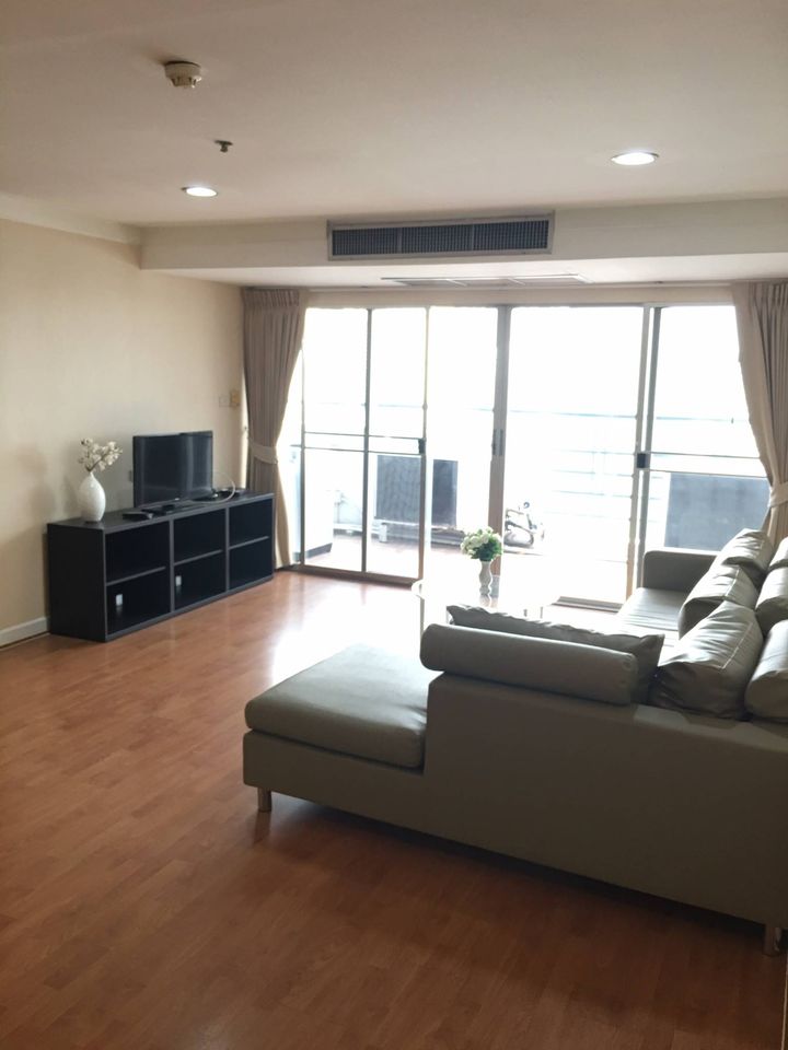 เดอะ วอเตอร์ฟอร์ด ไดมอน ทาวเวอร์ [The Waterford Diamond Tower]