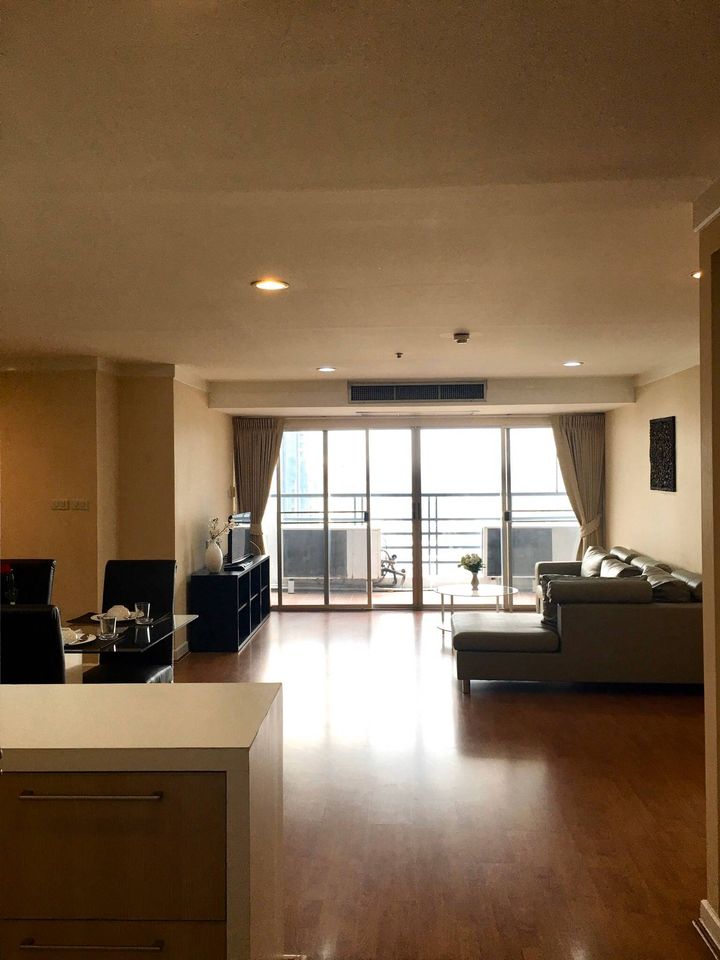 เดอะ วอเตอร์ฟอร์ด ไดมอน ทาวเวอร์ [The Waterford Diamond Tower]