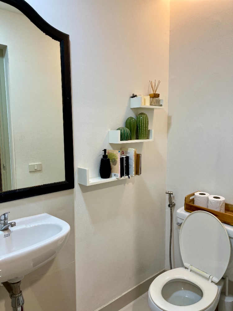 เลค วิว คอนโดมิเนียม [Lake View Condominium]