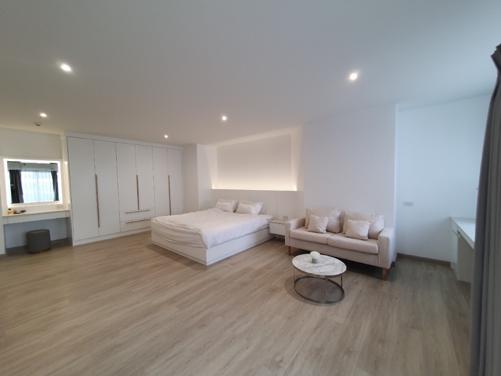 สีลม คอนโดมิเนียม [Silom Condominuim ]