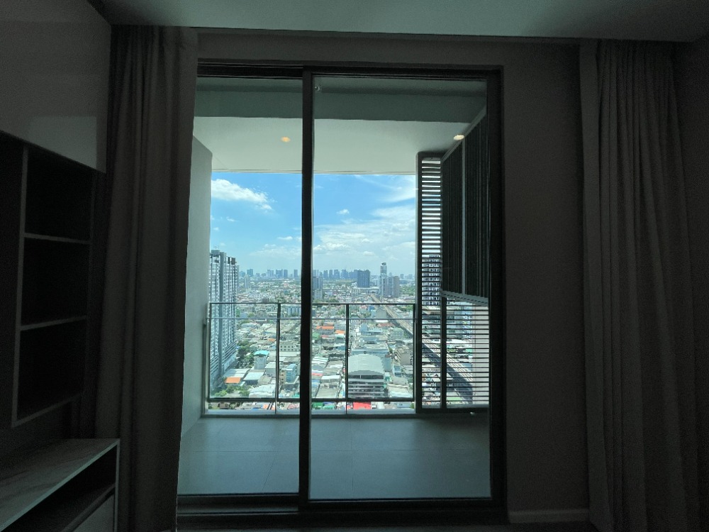 333 ริเวอร์ไซด์ [333 Riverside]