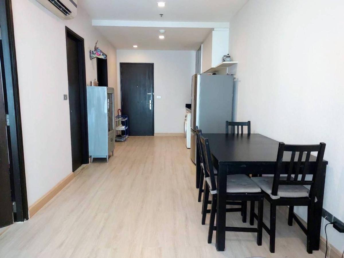 สกาย วอล์ค คอนโดมิเนียม [Sky Walk Condominium]