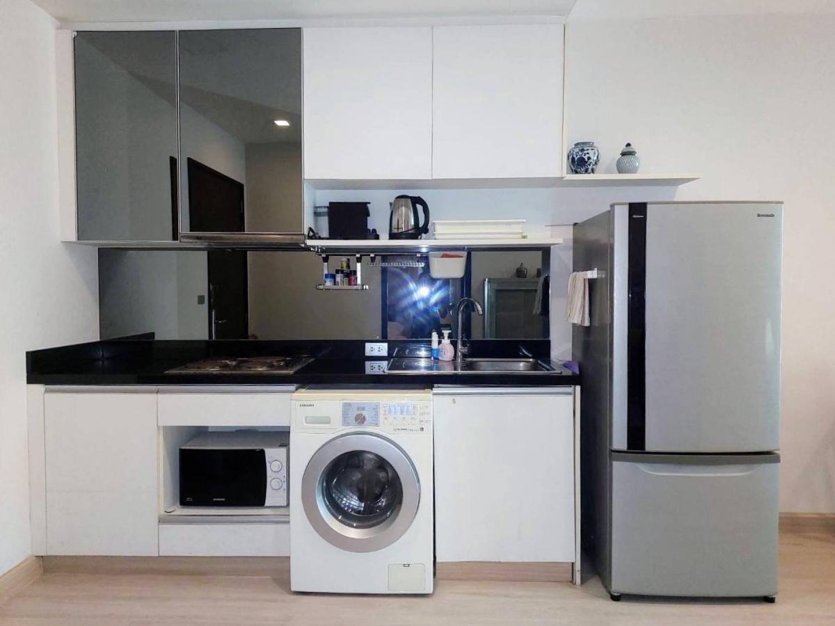 สกาย วอล์ค คอนโดมิเนียม [Sky Walk Condominium]