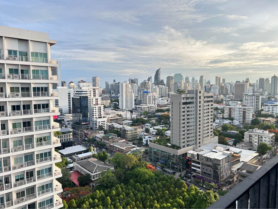 ดิ ไอคอน 3 ทองหล่อ [The Icon III Thonglor]