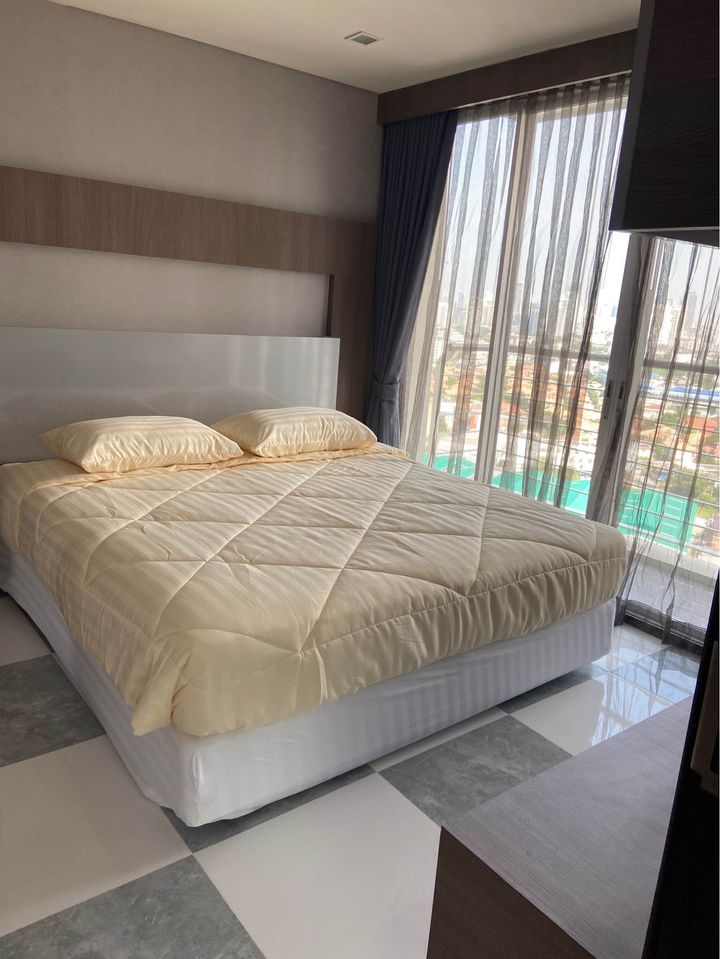 สกาย วอล์ค คอนโดมิเนียม [Sky Walk Condominium]