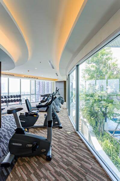 สกายวอล์ค คอนโดมิเนียม และ เลอรัก คอนโดมิเนียม [Sky Walk Condominium and Le Rak Condominium]