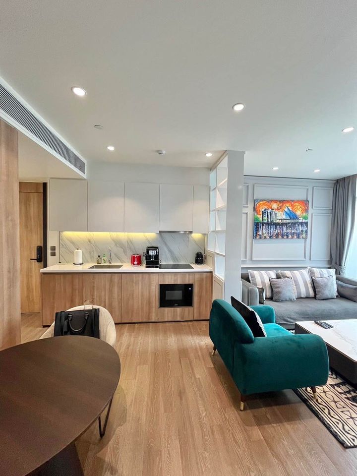 มิวนีค สุขุมวิท 23 [Muniq Sukhumvit 23]
