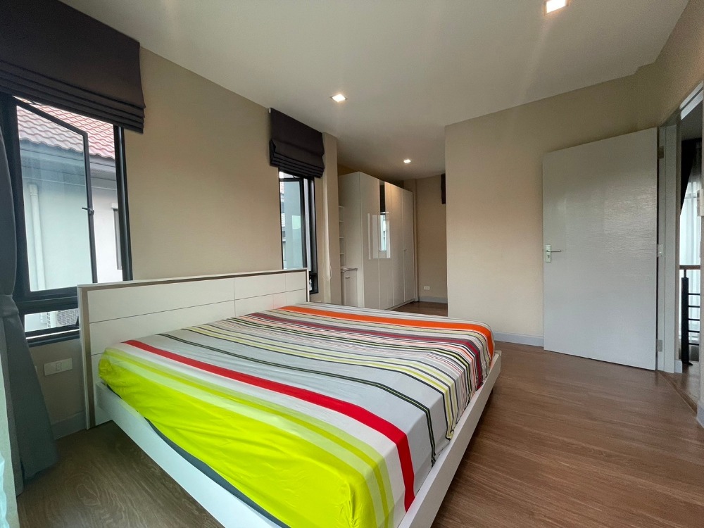 ไลฟ์ บางกอก บูเลอวาร์ด วงแหวน – พระราม 9 [Life Bangkok Boulevard Wongwaen – Rama 9]