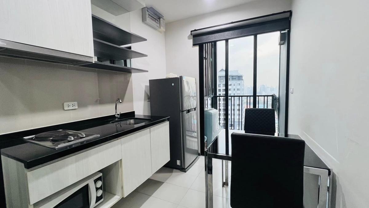 เดอะ เบส พาร์ค อีสต์ สุขุมวิท 77 [The Base East Sukhumvit 77]