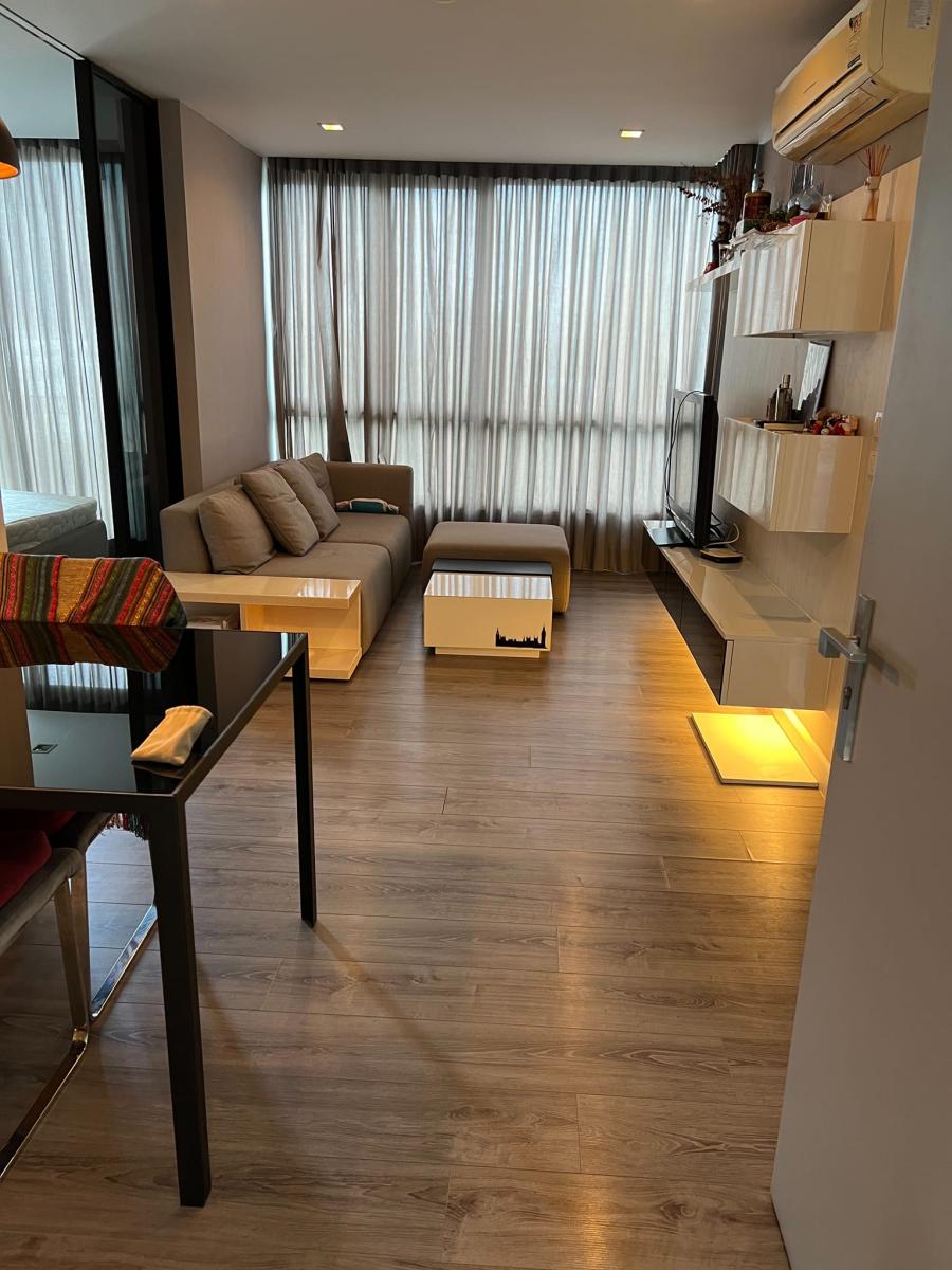เดอะรูม สุขุมวิท 40 [The Room Sukhumvit 40]