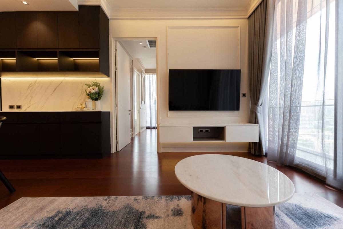 คุณ บาย ยู คอนโดมิเนียม [Khun By Yoo Condominium]