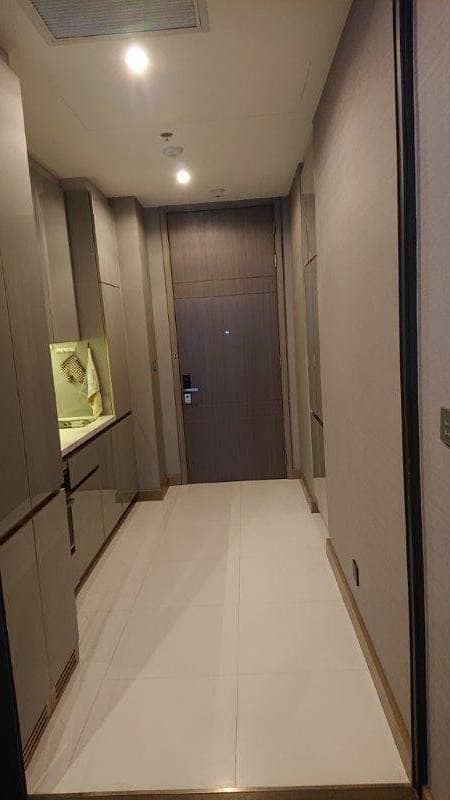 ดิ เอส แอท สิงห์ คอมเพล็กซ์ [The Esse At Singha Complex]