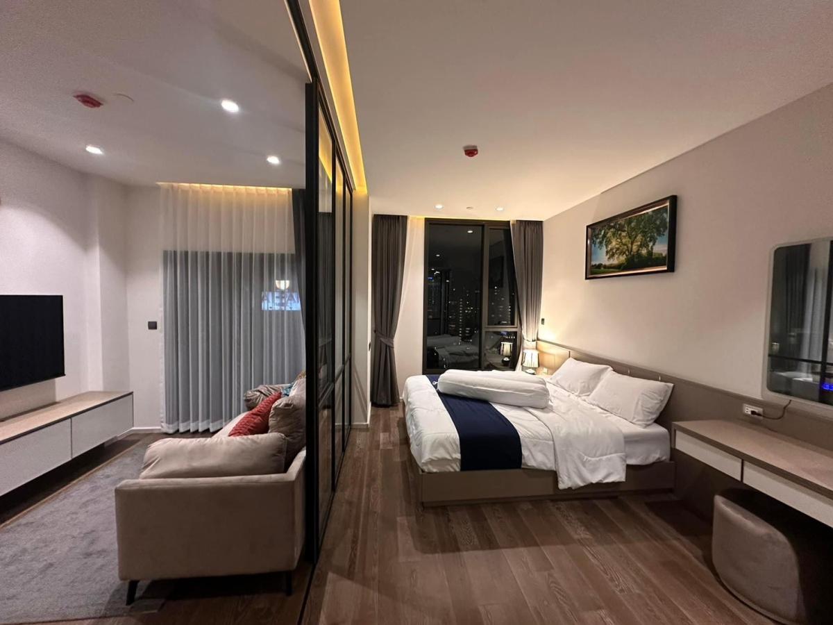 มิวนีค สุขุมวิท 23 [Muniq Sukhumvit 23]