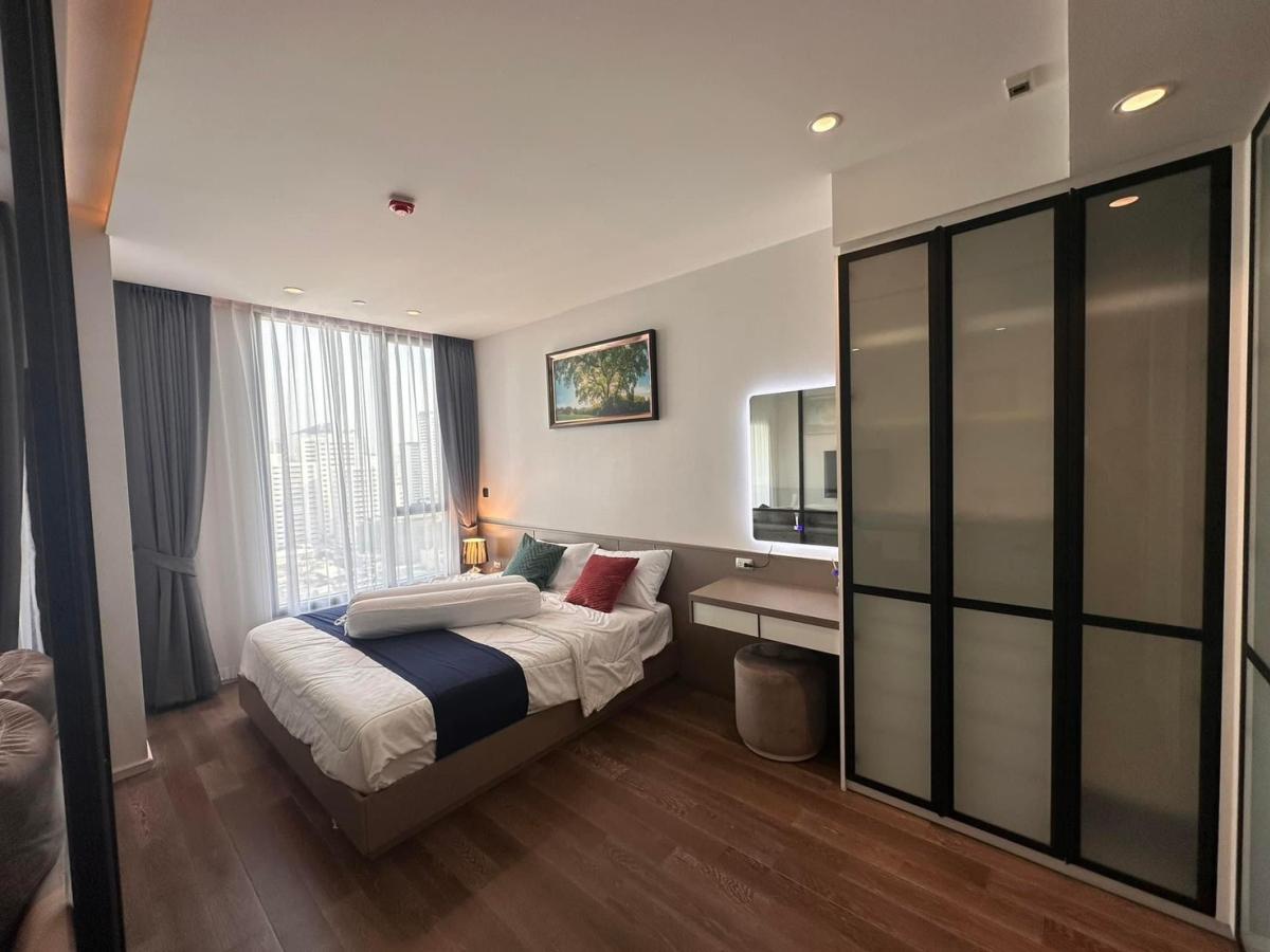 มิวนีค สุขุมวิท 23 [Muniq Sukhumvit 23]