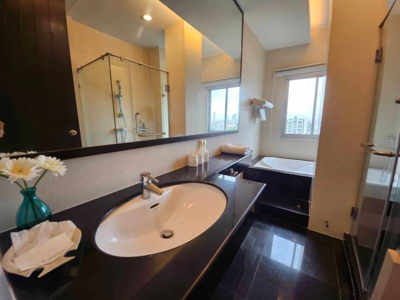 สาทร แกลเลอรี่ เรสซิเดนซ์ [Sathorn Gallery Residences]