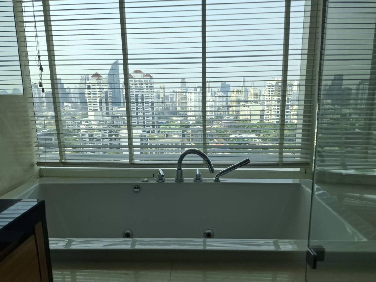 เอท ทองหล่อ เรสซิเด้นเซส [Eight Thonglor Residences]