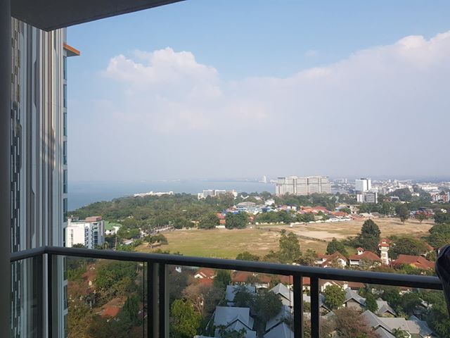 เดอะ ริเวียร่า วงศ์อมาตย์ บีช [The Riviera Wong Amat Beach]