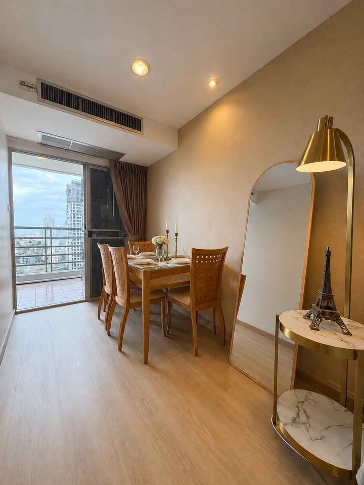 เดอะ วอเตอร์ฟอร์ด ไดมอน ทาวเวอร์ [The Waterford Diamond Tower]