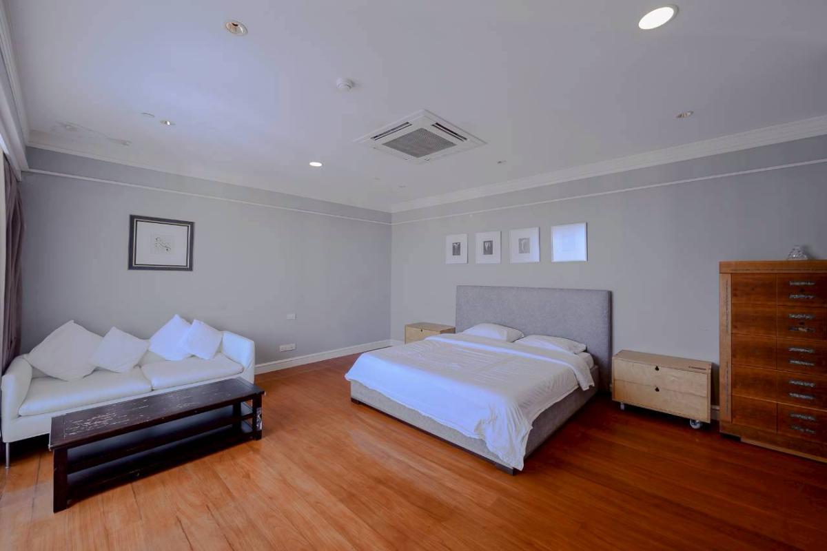 ลาส โคลินาส [LAS COLINAS]