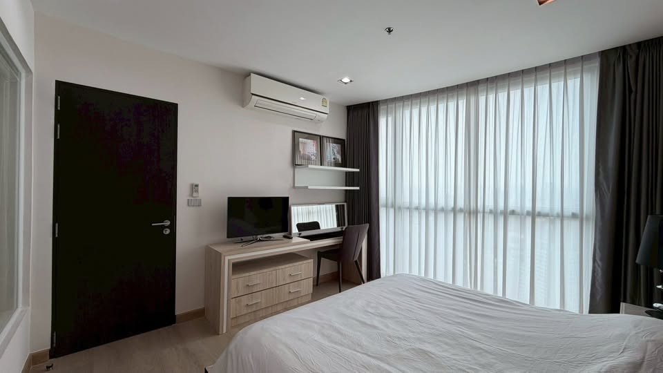 สกาย วอล์ค คอนโดมิเนียม [Sky Walk Condominium]