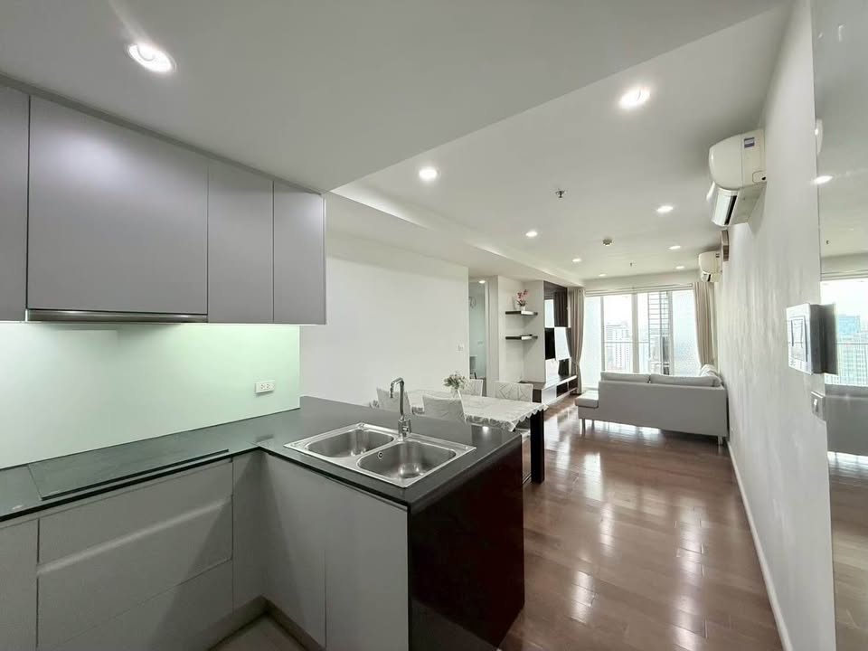 15 สุขุมวิท เรสซิเด็นซ์ [15 Sukhumvit Residences]